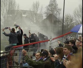  ... und Fans.
Schlüsselwörter: Fanblock