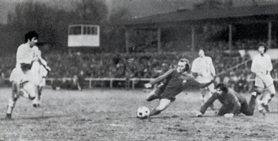  Nach Pass von Peter Ducke macht Rainer Schlutter in der 20. Minute das 1:0.
Schlüsselwörter: Peter Ducke Rainer Schlutter