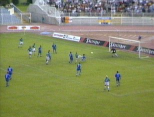  Weitere 2 Minuten später hat der gleiche Spieler die Chance auf 0:2 für Fürth zu erhöhen.
Schlüsselwörter: Fürth Pokal