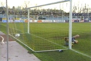  ... das 1:0 (3.).
Schlüsselwörter: Jovic