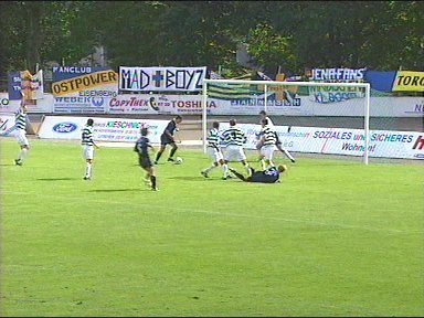  ... Jovic ablegt - 1:0 für Jena.
Schlüsselwörter: Jovic