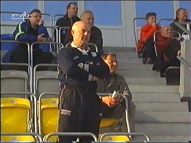  Trainer Sandhowe "durfte" dann von der Tribüne  weiter zuschauen.
Schlüsselwörter: Sandhowe Tribüne