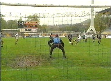  Nach Flanke von Hauser und Kopfballablage von Hobsch trifft Kurbjuweit zum 3:0.
Schlüsselwörter: Hauser Hobsch Kurbjuweit