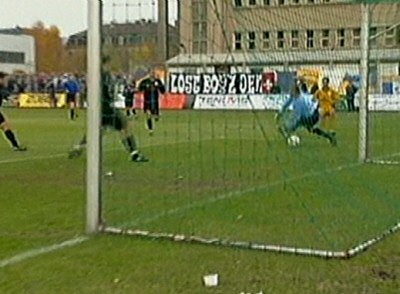  ... Torhüter getunnelt - 4:1 Endstand.
Schlüsselwörter: Jovic