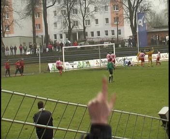  ... und trifft zum 2:1 für den FCC!
Schlüsselwörter: Jovic