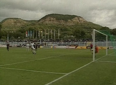  ... Görke vergibt den Elfmeter kläglich.
Schlüsselwörter: Görke Elfmeter