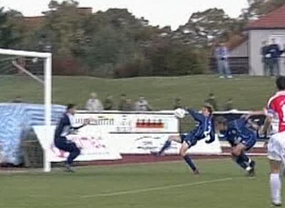  Wieder Freistoß, R. Schmidt klärt unglücklich ...
Schlüsselwörter: Halberstadt R. Schmidt