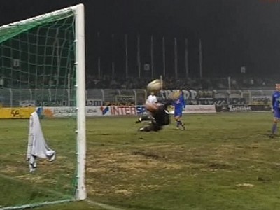 ... und trifft zum 2:0.
Schlüsselwörter: Manai