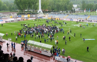 Zum Abklatschen kamen diesmal die Fans zur Mannschaft.
