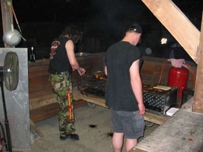 Die Gastgeber umsorgten uns u.a. mit "Kammscheiben", welche der Thüringer als Steak oder Brätl bezeichnen würde ... die anfänglichen Verständigungsschwierigkeiten konnten aber bald überwunden werden.
