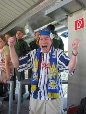 Ekstase auf der Tribüne!
Schlüsselwörter: Gunner