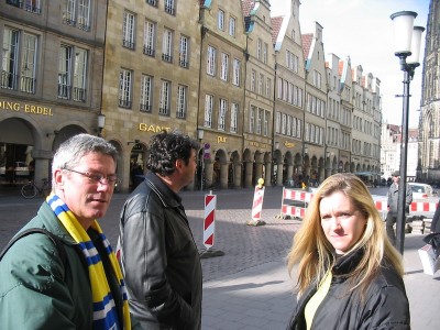 Die Mitreisenden zeigen sich sehr interessiert.
Schlüsselwörter: Münster