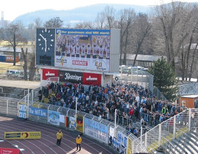 Ein ganz ordentlicher Gästemob fand auch den Weg ins Ernst-Abbe-Sportfeld.
