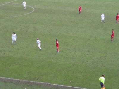 Holzner machte ien erstklassiges Spiel nach seiner Einwechslung, Essens 17 (Sergio?) fiel dagegen nur durch Unsportlichkeiten auf.
