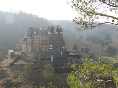 Auch in Burg Eltz erschallten FCC-Gesänge
