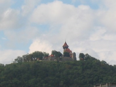 Die Burg wachte über allem
