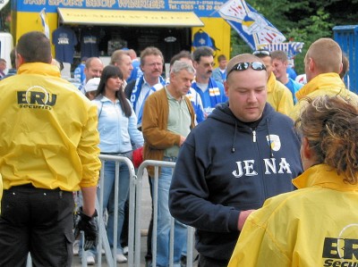 Big-Brother-Doreen wollte auch ins Stadion.
