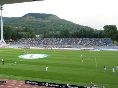 Neue Tribüne.
