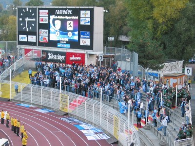 Fast schon peinlich, die Anzahl der Gästefans.
