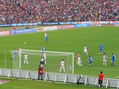 Kopfballchance für Torghelle nach Ecke von Stregmeier
