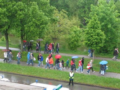 Euphorischer Klassenerhaltsjubel der Augsburger Fans
