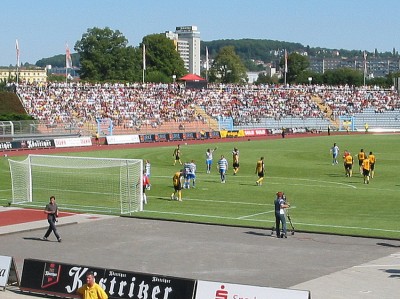 Jubel nach dem 2:0 durch Fröhlich, der einen von Werner rausgeholten Elfmeter sicher verwandelte.
