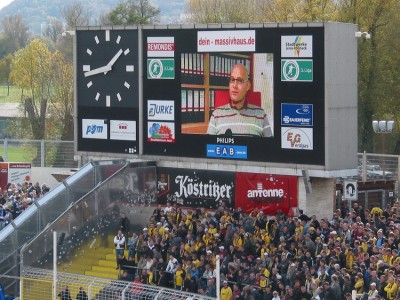 Dass der Herr von der Stadt Jena so gut wie keinen Plan über den Stadionzustand hat, haben ihm die Dynamos nach 3 Spielminuten demonstriert. Man war das ein peinliches Statement *kräftigkopfschüttel*
