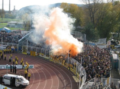 Außer Rauch kam da nicht viel mehr aus dem Gästeblock
