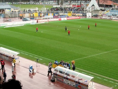 In der Halbzeit gab es vom Supporters Club Trikots für die Patenmannschaft
