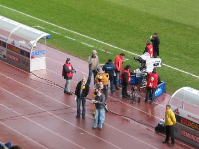 Verlosung der Hauptpreise der BI "Unser Stadion" in der Halbzeitpause
