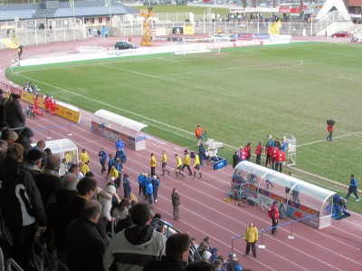 Er ist auch ein Fluch für den FCC, nach 3 Niederlagen durften wir diesmal aber wenigstens ein Pünktchen behalten. Den Elfer an Amirante wollte er nicht sehen, obwohl er der Mann mit der besten Sicht im Stadion war.
