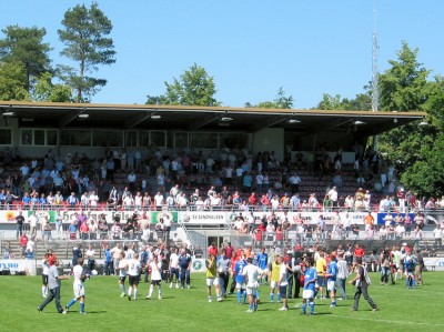 Und da auch in den anderen Stadien Sensationen ausblieben, reichte das Unentschieden zu Platz 16 und dem verbleib in Liga 3
