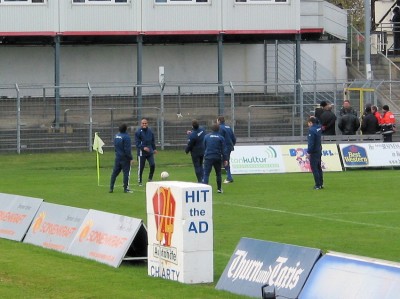 Orlando und Ziege bei den Ersatzspielern
