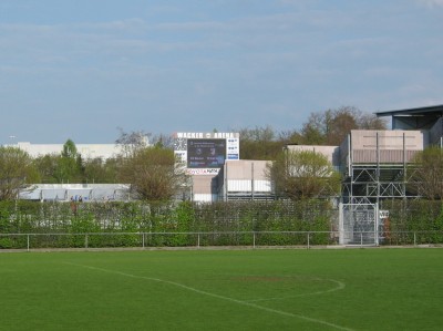 Gestärkt ging es wieder ums Stadion rum zum Gästeblock ...
