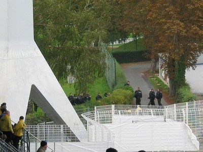 Polizeiübung: "Kürzester Weg durch eine Hecke"
