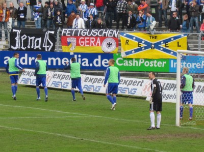 Wieder einmal frühzeitiges Warmmachen der Ersatzspieler - was Nulle angefordert hatte
