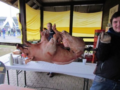 Ein Schwein am Spieß
