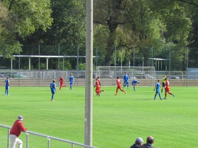 Kaum angepfiffen führen die Gäste 1:0
