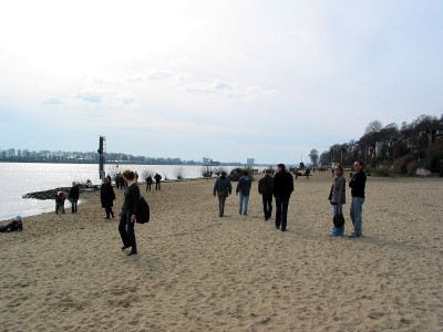 Nach dem Spiel ging es noch an den Elbestrand.
