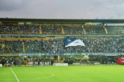 … und die Fans der Millos ihre Tribüne.
