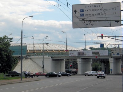 Das Luschniki-Stadion schon in Sichtweite wurde noch auf dem Prominentenfriedhof u.a. bei ...
